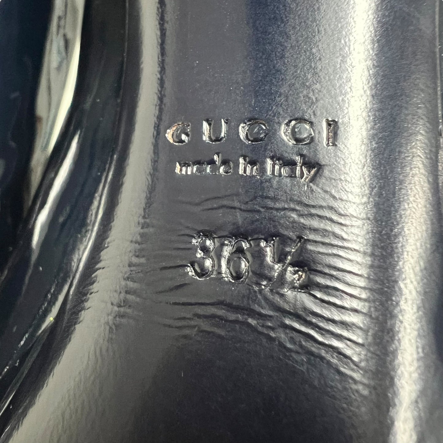 Shoes Luxury Designer By Gucci In Black, Size: 6.5