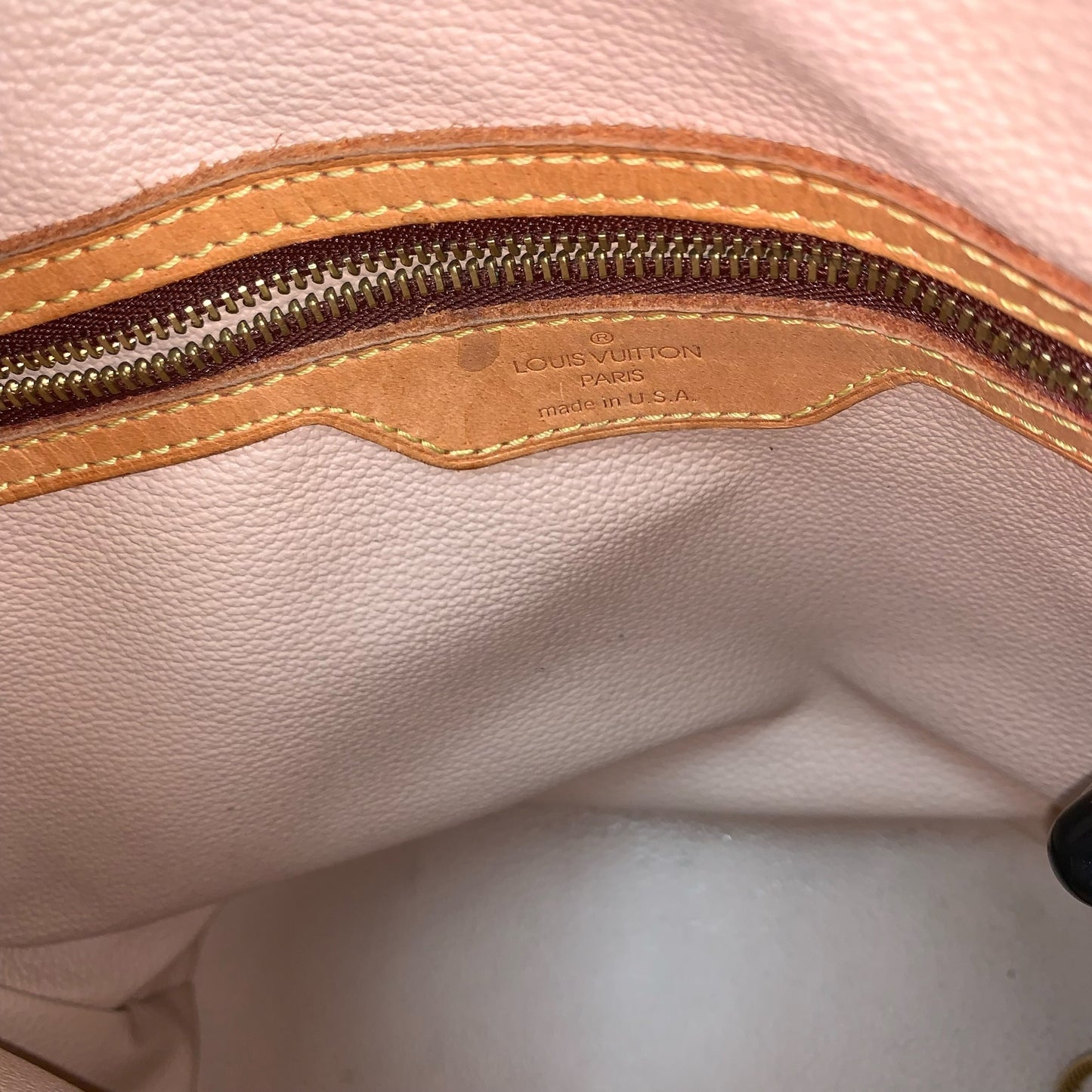 Handbag Luxury Designer By Louis Vuitton, Size: Medium