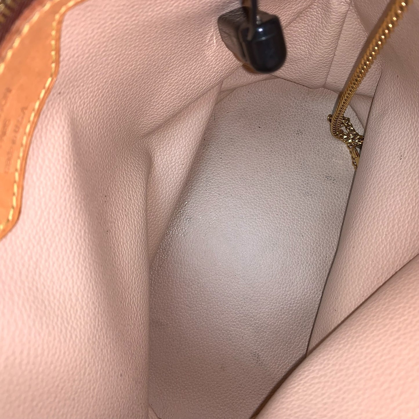 Handbag Luxury Designer By Louis Vuitton, Size: Medium
