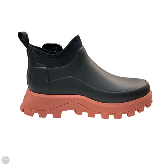 Boots Designer By Hunter In Black & Pink, Size: 7