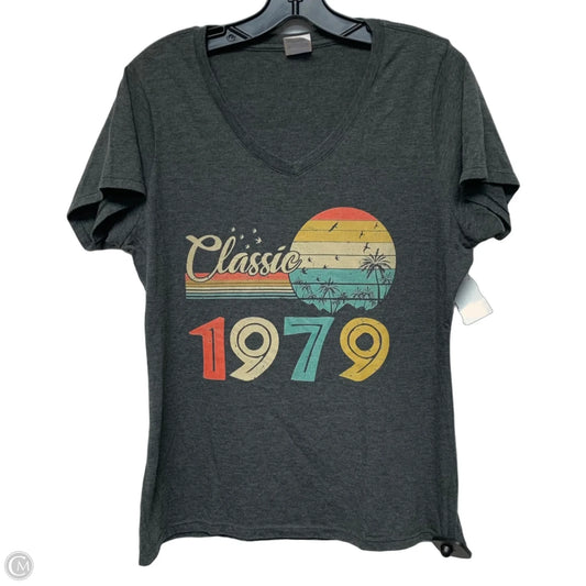 Top Short Sleeve By Port & Company In Grey, Size: L