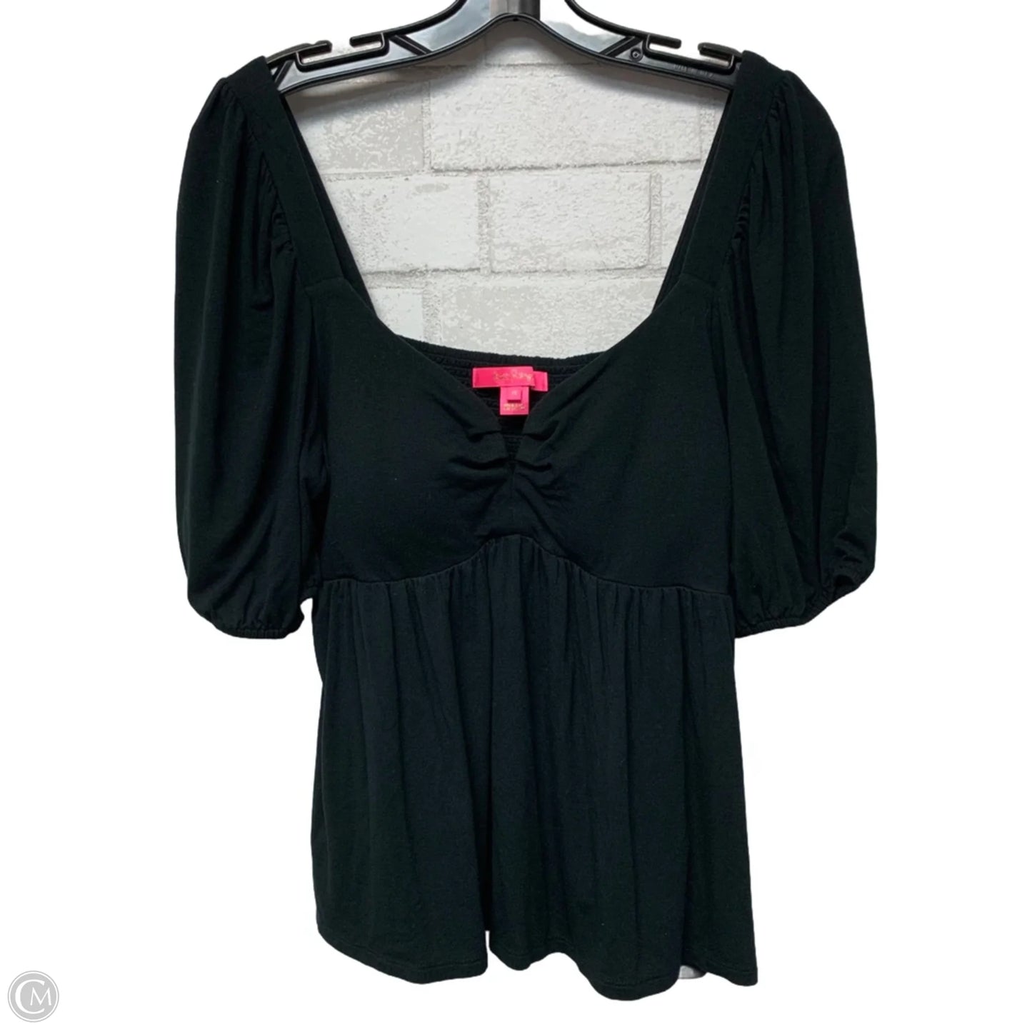 Top Short Sleeve Designer By Lilly Pulitzer In Black, Size: M