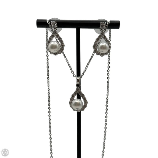Necklace Set in Silver & White