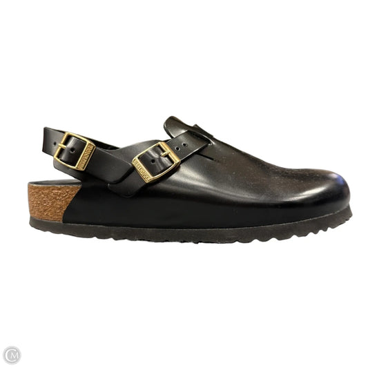 Shoes Flats By Birkenstock In Black & Gold, Size: 8