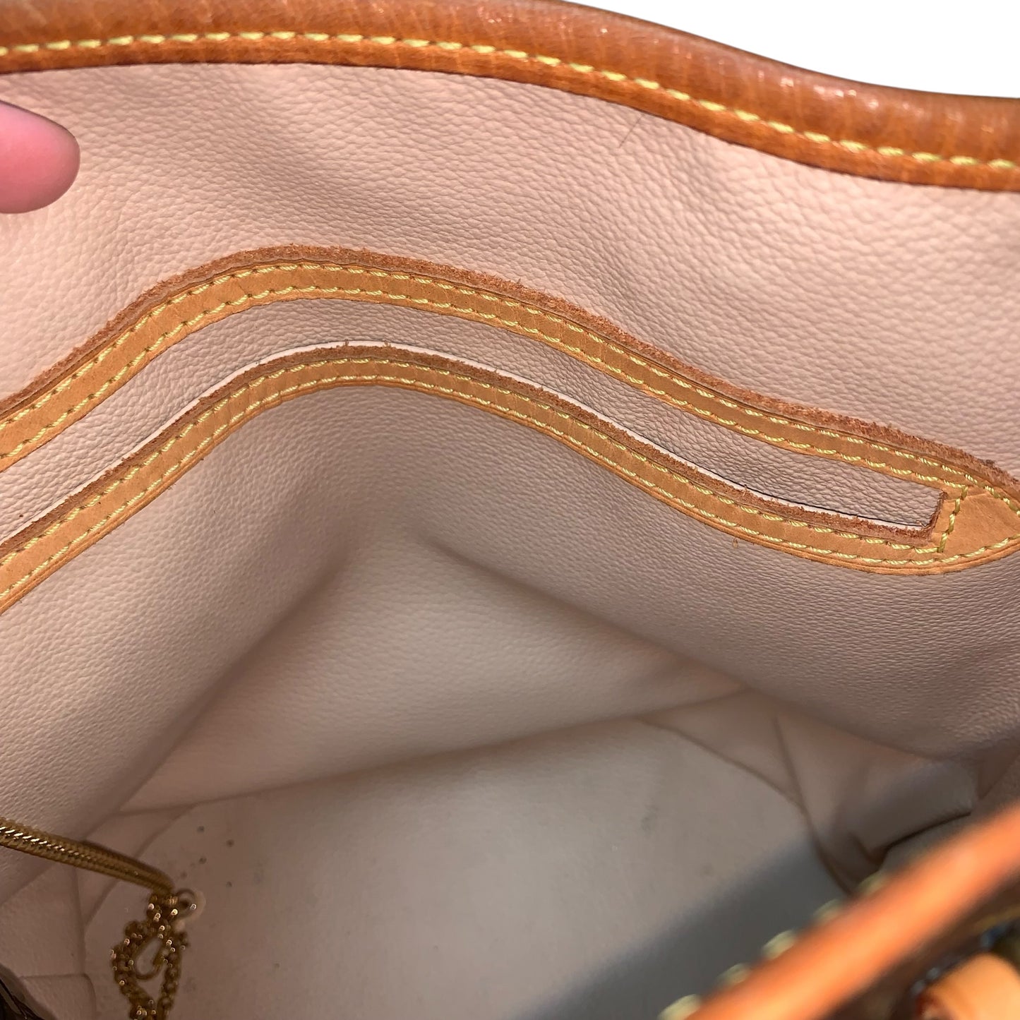Handbag Luxury Designer By Louis Vuitton, Size: Medium