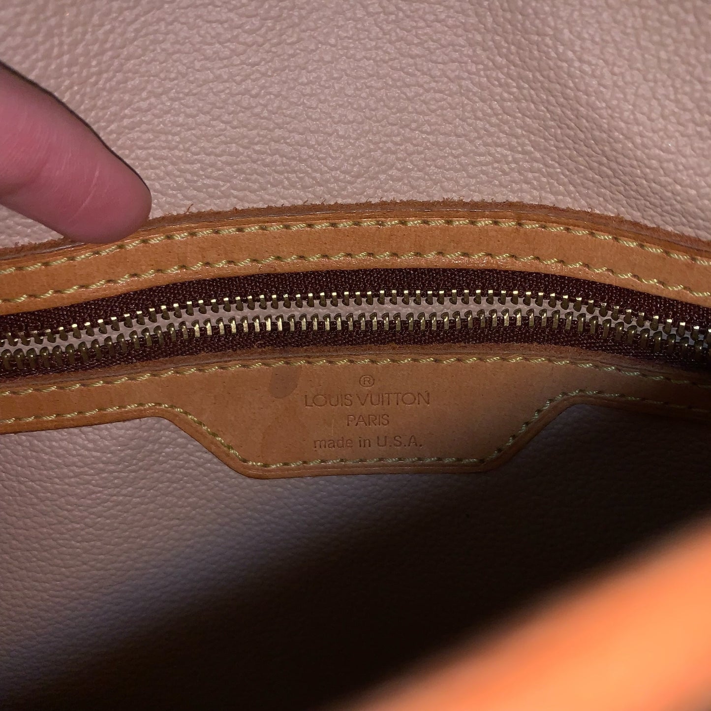 Handbag Luxury Designer By Louis Vuitton, Size: Medium